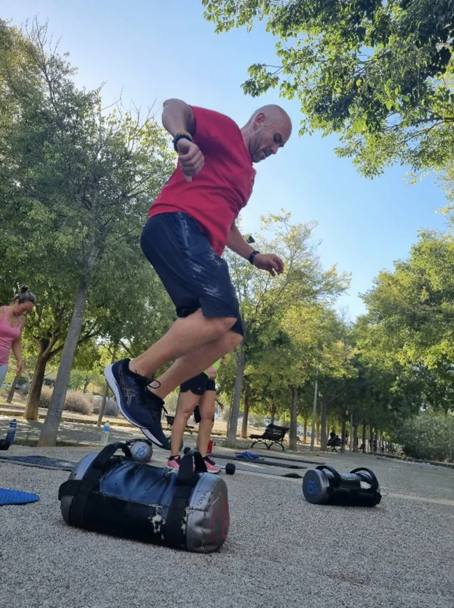 Personas haciendo entreno funcional